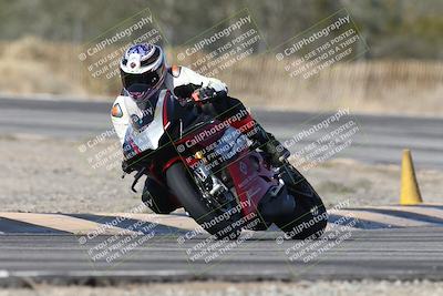 media/Dec-01-2025-Moto Forza (Mon) [[2daa91e15f]]/1-Advanced Group/Session 3 (Turn 3)/